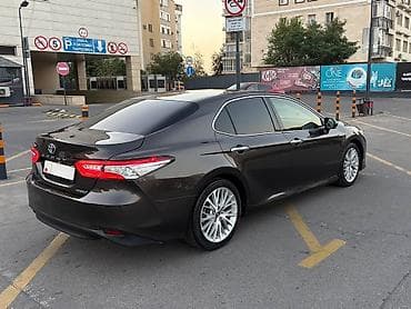lexus e: Toyota Camry: 2018 г., Гибрид, Седан — 4