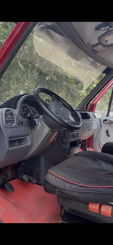 багаж: Грузовой бортовой автомобиль Mercedes-Benz Sprinter (двухрядная — 3