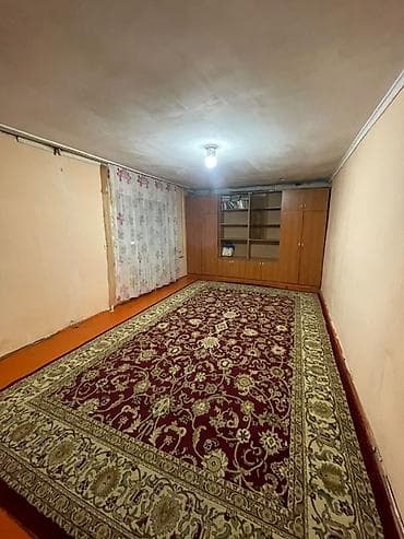 квартира частном доме: Просторный частный дом с базовой меблировкой и коммуникациями. - — 2