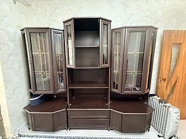 go find 66: Секционная гостиная-стенка из тёмного дерева с витринами - — 3