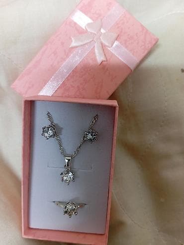 Жеке буюмдар: 590наборы 3/1 490 2/1 Набор украшений в подарочной коробке. Состав: - — 1