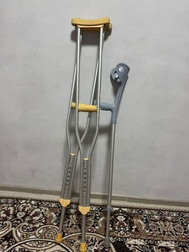 Костыли: подмышечные пара + один локтевой - Материал: легкий at lalafo.kg Костыли: подмышечные пара + один локтевой - Материал: легкий