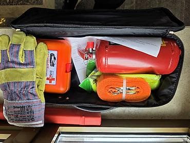 тревожный чемодан: Автомобильный аварийный набор Lexus Emergency Kit в фирменной сумке — 1