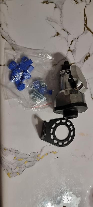 1700 сокет: Продаю розетка, вилка для прицепа, крепления для фаркопа, муфты — 2