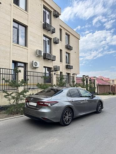 e2 byd: Toyota Camry: 2021 г., 2.5 л, Вариатор, Гибрид, Седан — 2