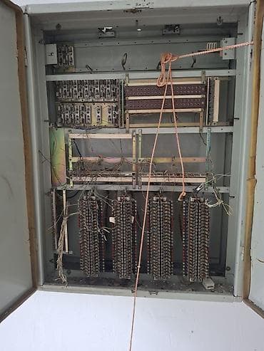 Телефонный распределительный шкаф с комплектующими (ретро, СССР)