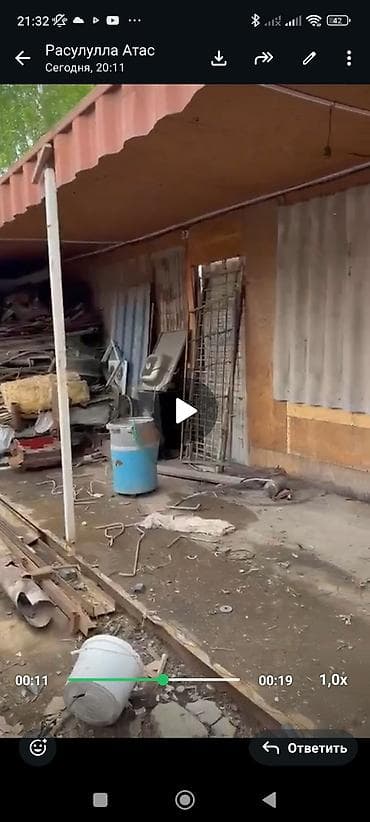 сдаю торговое место: Металлический морской контейнер с пристроенным навесом и частично — 8