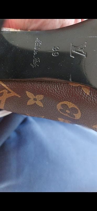 vuitton: Женские ботильоны на каблуке с монограммным принтом. - Модель — 2