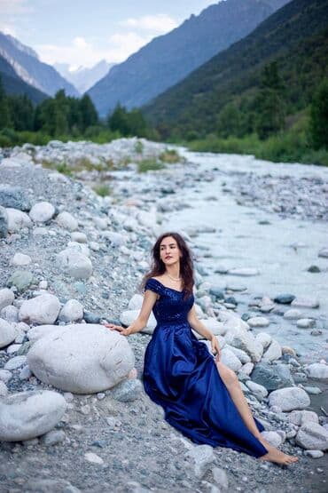 длинное платье в пол с открытой спиной: Продаю вечерние платья все новые черное-5000 зеленое- 5000 — 20