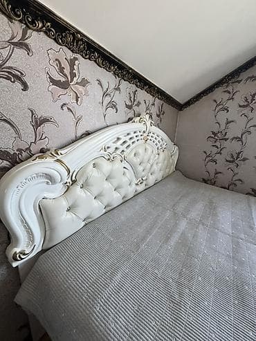 Эмерек гарнитурлары: Уктоочу бөлмө гарнитуру, Колдонулган, Эки кишилик керебет, Комод, Трюмо, түсү - Ак — 3