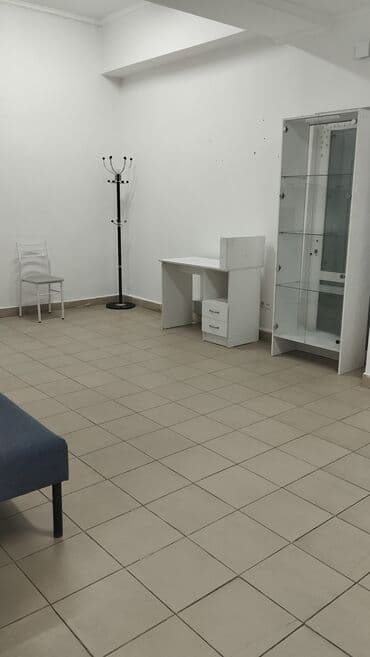 офис дом: Сдаются два помещение 40+35 м2 за 65000+55000 сом Второй этаж — 10