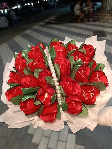 цветы невесты: Букет из атласных роз с декором - Состав: искусственные розы из — 2