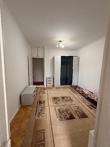 Батирлер: 4 бөлмө, 86 м², 12-мкр 106-серия, 1 кабат, Эски ремонт — 5