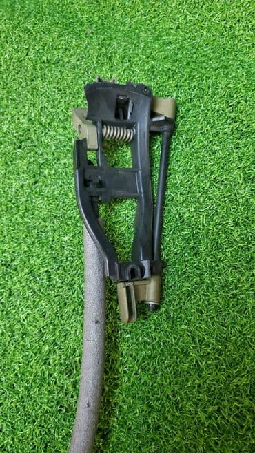 e46: Кронштейн ручки правой двери Оригинальный номер запчасти: M54B30 231 — 9