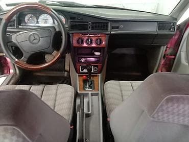 тик: Mercedes-Benz 190: 1992 г., 2 л, Автомат, Седан — 3