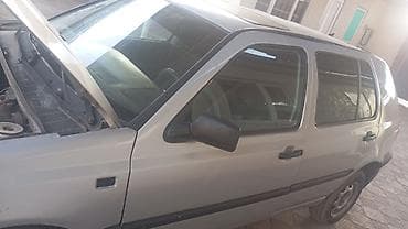 Volkswagen Golf: 1994 г., 1.6 л, Механика, Бензин, Хэтчбэк