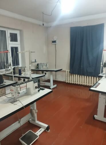 вышивка вишивка вышывка вишывка вышивалка вышивальная вышывалная вышивалный вышивальный вышывалка вышивальный вышивалный вышивальная: СРОЧНО🔥Арендага 6 полу автомат машинакасы жана крой жайган столу менен — 1