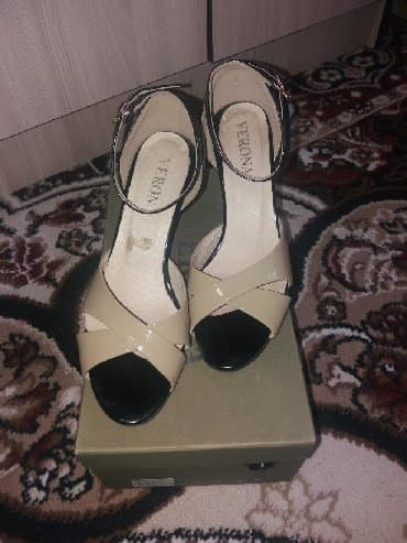 nike react: Босоножки 36 размера( лакированная). Одела 2 раза. Покупала — 3