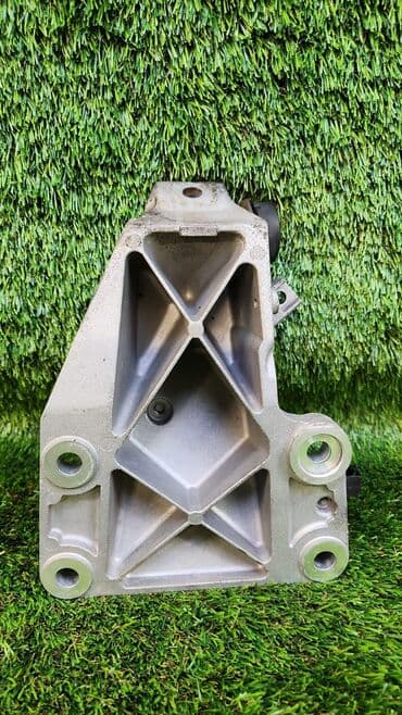 n52: Лапа двс левая N52 е90 е87 е89 22 11 6 —-760 315 Год 2006 В — 2