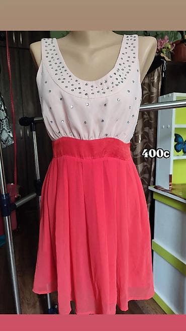 летние женские платья: Размер S(42-44) всех платьев. Зелёное платье 200с 44-46размер.Все по — 10