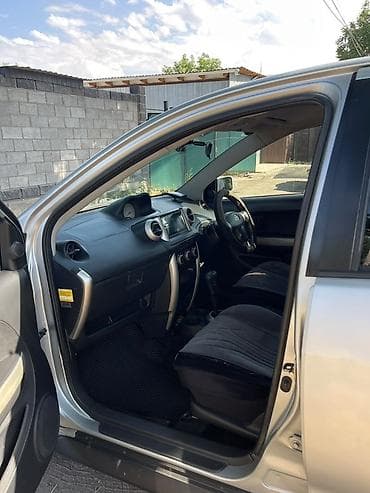 Продажа авто: Toyota Ist: 2002 г., Автомат, Хэтчбэк — 5