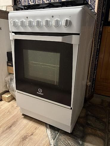 Кухонная плита Indesit, комбинированная - Рабочая поверхность: 3
