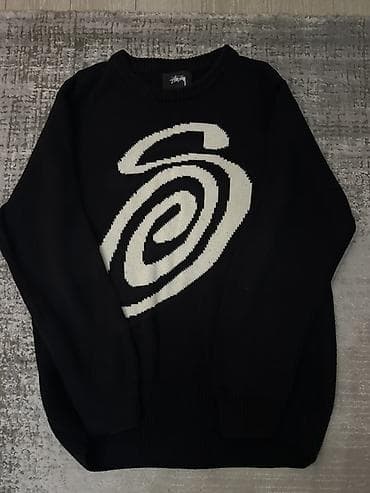 nike tech flece: Свитер Stüssy с крупным контрастным узором Spiral на груди. - Цвет — 1