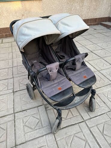 прогулочные коляски для двойни: Коляска, цвет - Серебристый, Б/у — 1