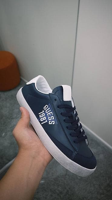 Мужская обувь: Размер41-42
Новые кеды от Guess — 1