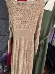Продается 2платье.Одна трикотажная.Вторая пляжная.Можно на повседневку