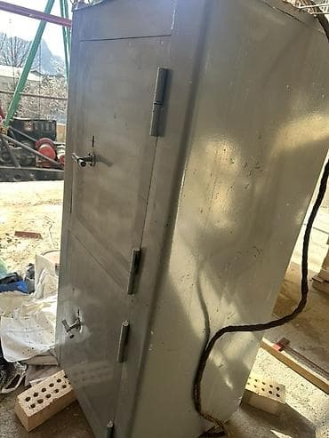 Металлический жарочный/коптильный шкаф промышленного типа. - Корпус