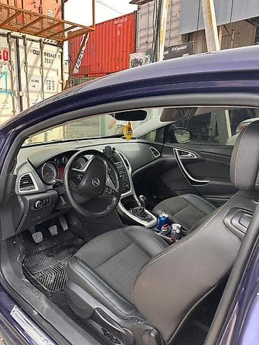 silver sport: Opel Astra GTC: 2014 г., 1.8 л, Механика, Бензин, Купе — 6