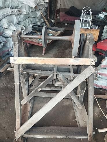 Строительный инвентарь: Точильно-шлифовальный станок на деревянной раме - Две абразивные — 2