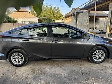 Продажа авто: Toyota Prius: 2021 г., 1.8 л, Вариатор, Гибрид, Хэтчбэк — 4