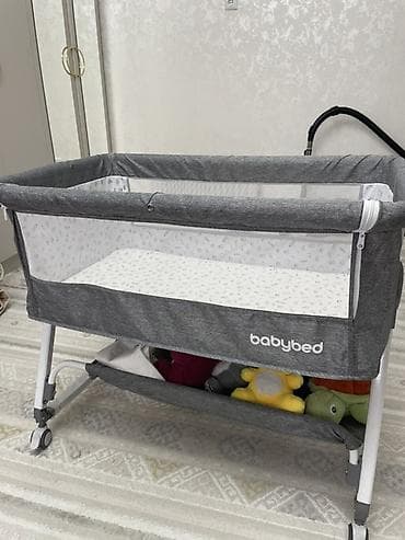 мобиль в кроватку: Детская приставная кроватка, С колесиками, цвет - Серый — 2