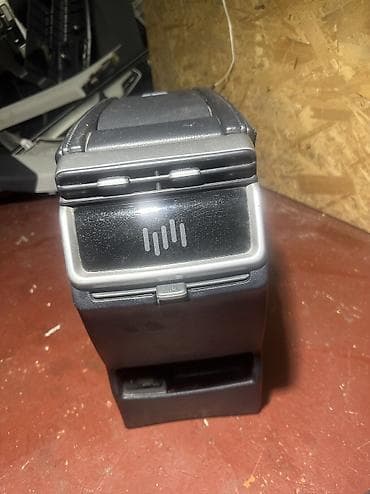 Центральная консоль Weltmeister ex5 • подлокотник с крышкой; •