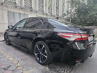 suzuki shift: Toyota Camry: 2020 г., Седан — 3