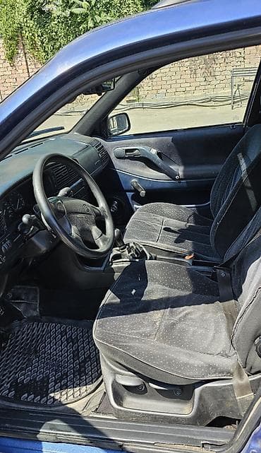 Продажа авто: Volkswagen Passat: 1996 г., 1.6 л, Механика, Бензин, Универсал — 8