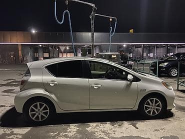 taiota crovn: Toyota Prius C: 2012 г., 1.5 л, Автомат, Гибрид, Хэтчбэк — 3