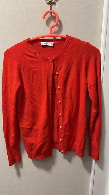zara кардиган: Кардиган ZARA Knit, женский. - Цвет: ярко‑красный. - Модель — 1