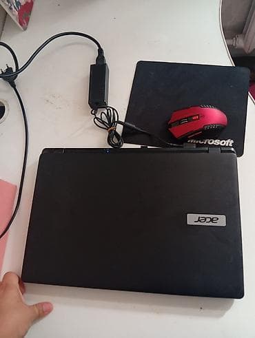 ips 24: Ноутбук Acer с комплектом аксессуаров. Комплектация: - ноутбук Acer — 1