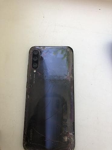равно 4: Xiaomi, Mi 9 Lite, Б/у, 128 ГБ, цвет - Черный — 2