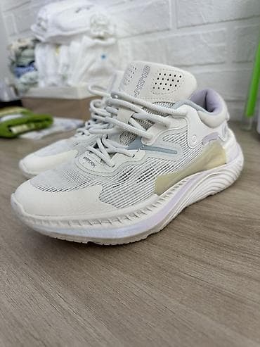 кеды 37: Кроссовки, 37.5, Adidas, Б/у, цвет - Белый, Самовывоз — 1
