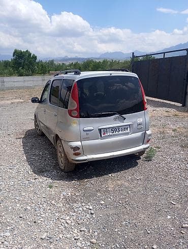 Toyota Yaris Verso: 2002 г., 1.3 л, Механика, Бензин, Минивэн