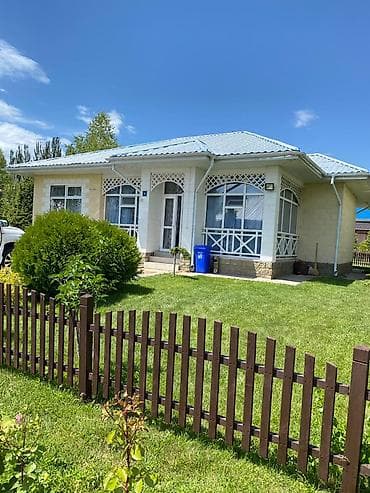 kyrgyz home: Коттедж, Домик у Озера ЦО Dordoi Resorts, Кош-Кол, Парковка, стоянка, Охраняемая территория, Футбольное поле — 5
