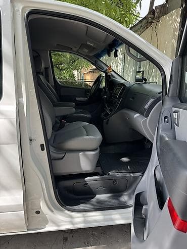 Hyundai Starex: 2019 г., 2.5 л, Автомат, Дизель, Минивэн — 7