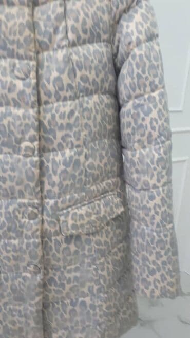 срочно продаю в связи с переездом: Пуховик 46/48размер — 2