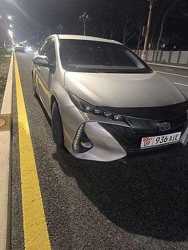 Toyota Prius: 2019 г., 1.8 л, Автомат, Гибрид, Седан at lalafo.kg Toyota Prius: 2019 г., 1.8 л, Автомат, Гибрид, Седан