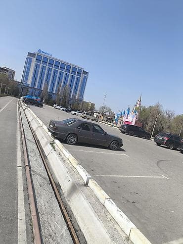 брызговики 124: Mercedes-Benz W124: 1991 г., Седан — 1