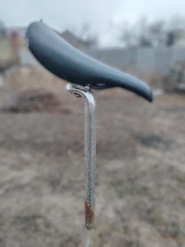 Балдар үчүн велосипеддер: Продаю подсидельный штырь вместе с сидушкой. Резьбы, болты целы, есть — 1